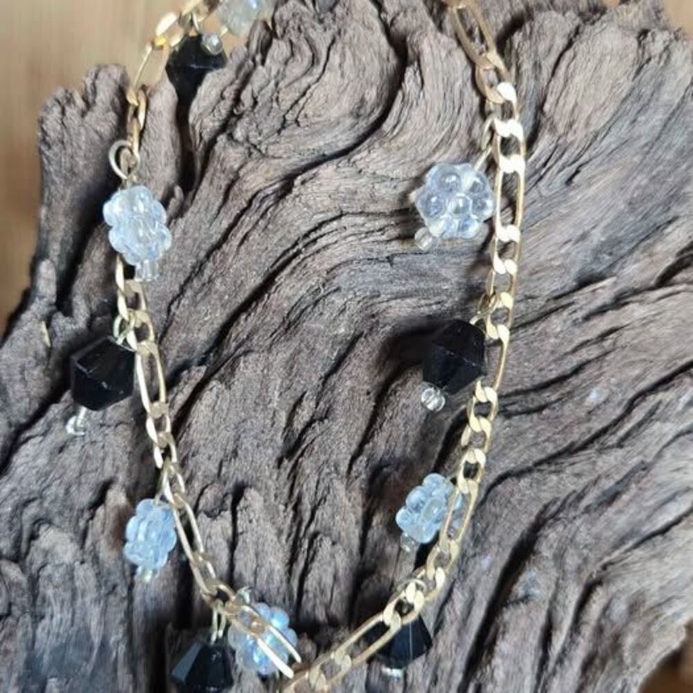 Black & White beaded Charm Bracelet  Gold-Tone Chain 8.5" Dangle Bracelet